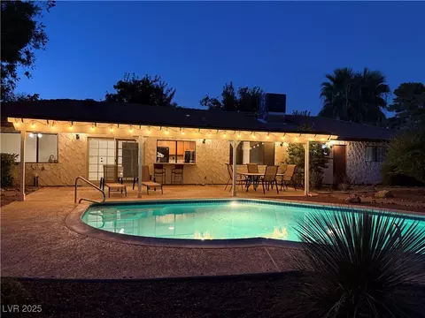 3681 S Rosecrest Cir, Las Vegas, NV 89121