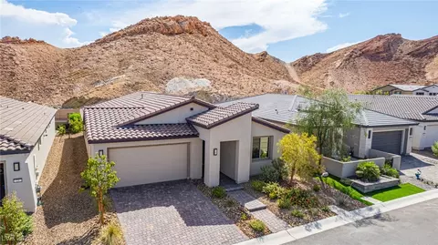 29 Mirage View Dr, Henderson, NV 89011