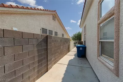 Exterior - 2186 Eaglecloud Dr, Henderson, NV 89074 photo 5 of 9