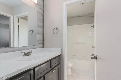 Bath - 2186 Eaglecloud Dr, Henderson, NV 89074 photo 2 of 4