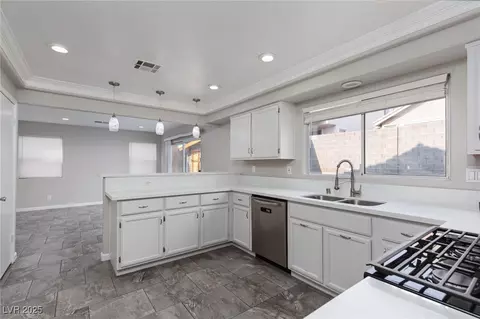 Kitchen - 2186 Eaglecloud Dr, Henderson, NV 89074 photo 1 of 2