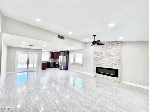 5828 Divers Cove Way, Las Vegas, NV 89108
