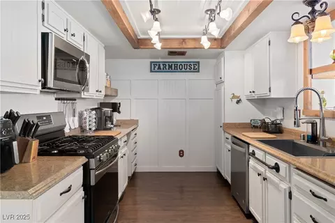 Kitchen - 3008 Soledad Dr, Laughlin, NV 89029 photo 4 of 7