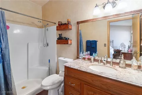 Bath - 3008 Soledad Dr, Laughlin, NV 89029 photo 2 of 6
