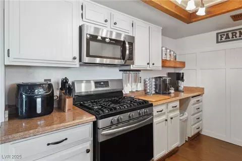 Kitchen - 3008 Soledad Dr, Laughlin, NV 89029 photo 5 of 7