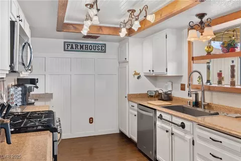 Kitchen - 3008 Soledad Dr, Laughlin, NV 89029 photo 2 of 7