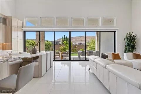 5167 Stone View Dr, Las Vegas, NV 89135