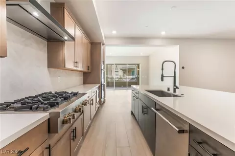 9132 Las Manaitas Ave #201, Las Vegas, NV 89144