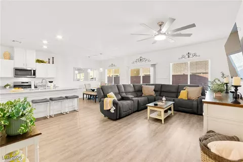 4708 Peacock Cliffs Ave, Las Vegas, NV 89141