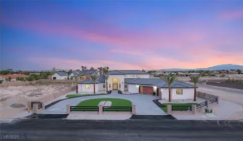 6383 Horse Dr, Las Vegas, NV 89131