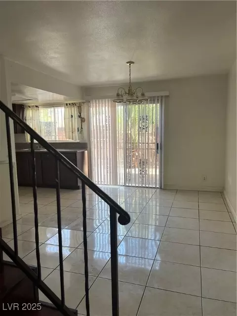 1370 Hialeah Dr #B, Las Vegas, NV 89119