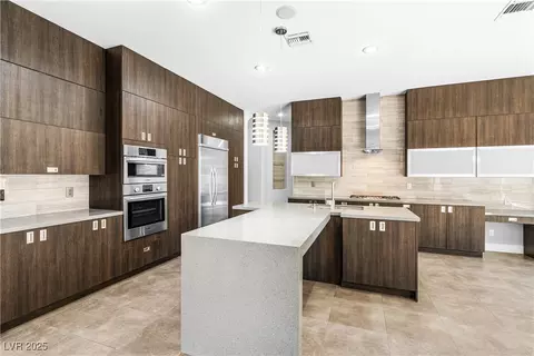7 Moraine Dr, Henderson, NV 89052