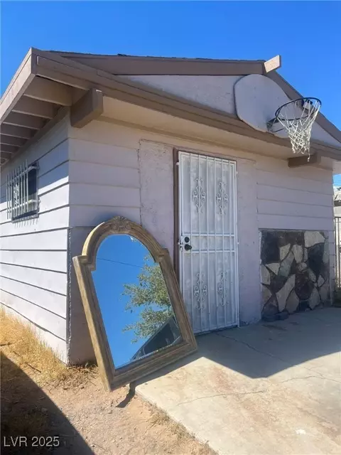 1905 Walker St, Las Vegas, NV 89106