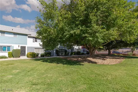 130 Greenbriar Townhouse Way, Las Vegas, NV 89121