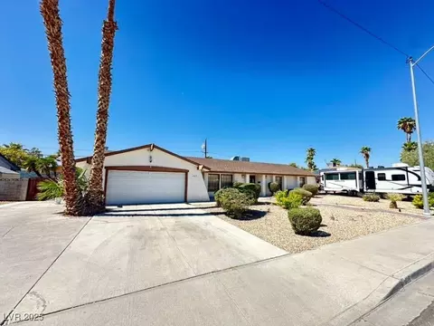 1825 Stonehaven Dr, Las Vegas, NV 89108
