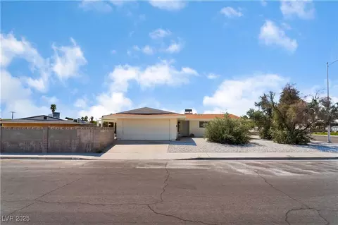 1905 Aquarius Dr, Las Vegas, NV 89102