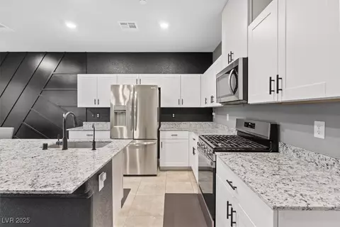 10967 Cambridge Lakes Ave, Las Vegas, NV 89166