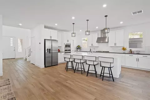 222 Pancho Via Dr, Henderson, NV 89012