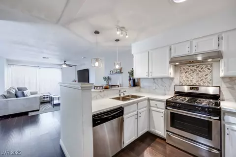 6444 Peartree Rd, Las Vegas, NV 89108