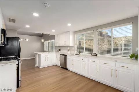 8190 Fox Tail Way, Las Vegas, NV 89123