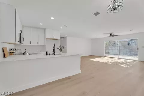 1401 Mezpah Dr, Las Vegas, NV 89106