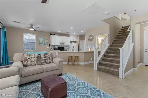 645 Monument Point St, Henderson, NV 89002