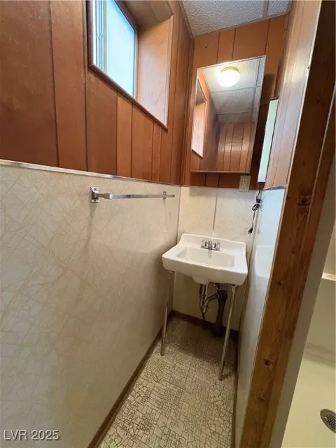 Bath - 1100 15th St, Ely, NV 89301 photo 5 of 5