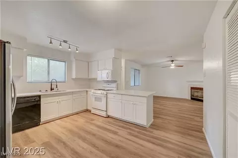 6749 W Charleston Blvd #2, Las Vegas, NV 89146