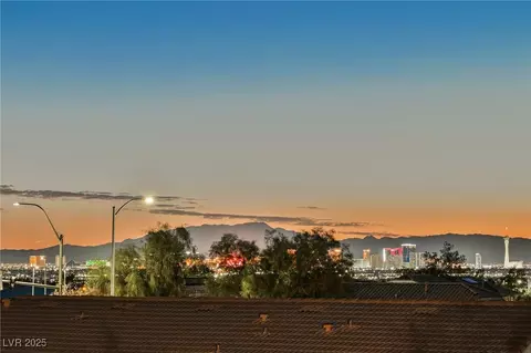 1251 Los Meadows Dr, Las Vegas, NV 89110