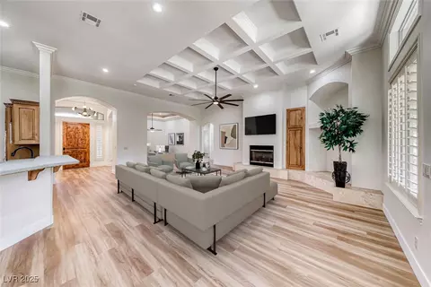 211 Viewmont Dr, Henderson, NV 89015