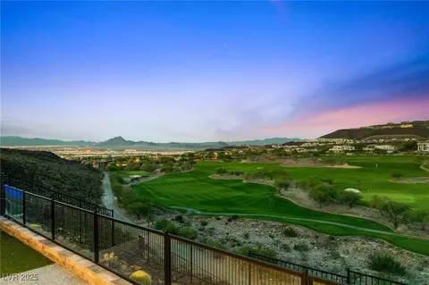650 Scenic Cliff Dr, Henderson, NV 89012