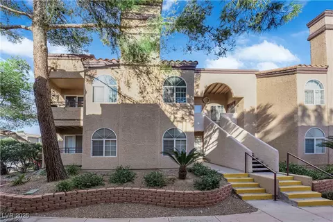 9325 W Desert Inn Rd #124, Las Vegas, NV 89117