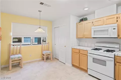 Kitchen - 2157 Camel Mesa Dr, Laughlin, NV 89029 photo 6 of 11