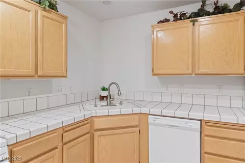 Kitchen - 2157 Camel Mesa Dr, Laughlin, NV 89029 photo 9 of 11
