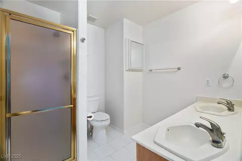 Bath - 2157 Camel Mesa Dr, Laughlin, NV 89029 photo 9 of 11