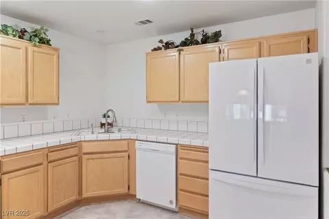 Kitchen - 2157 Camel Mesa Dr, Laughlin, NV 89029 photo 4 of 11