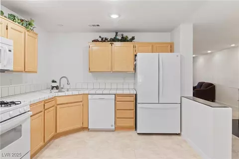 Kitchen - 2157 Camel Mesa Dr, Laughlin, NV 89029 photo 7 of 11