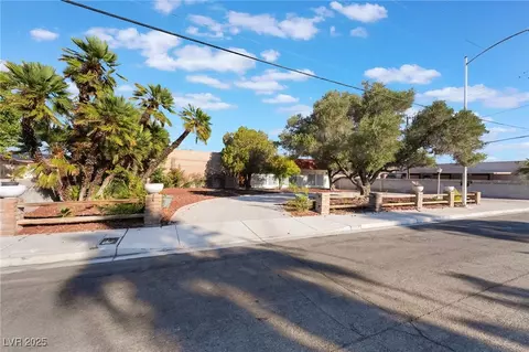 909 Cashman Dr, Las Vegas, NV 89107