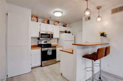 1361 E University Ave #111, Las Vegas, NV 89119