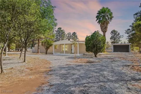 1421 W Irons St, Pahrump, NV 89048
