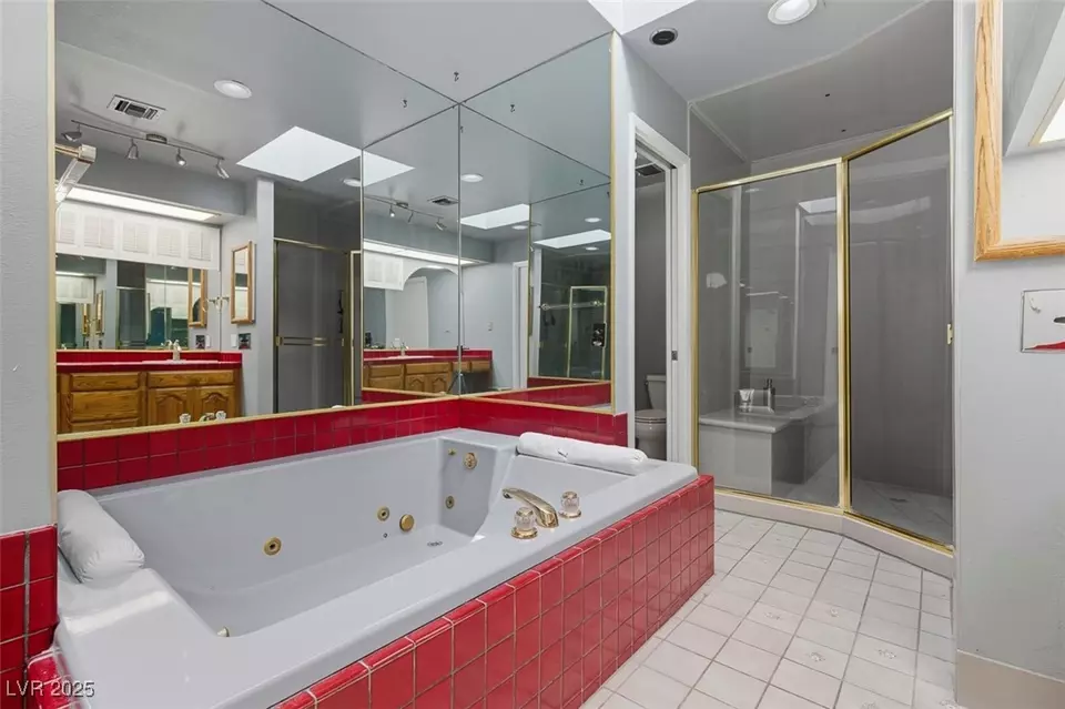 Bath - 1870 E Viking Rd, Las Vegas, NV 89169 photo 3 of 5