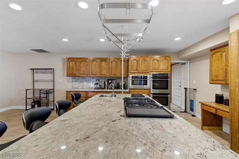 Kitchen - 1870 E Viking Rd, Las Vegas, NV 89169 photo 5 of 6