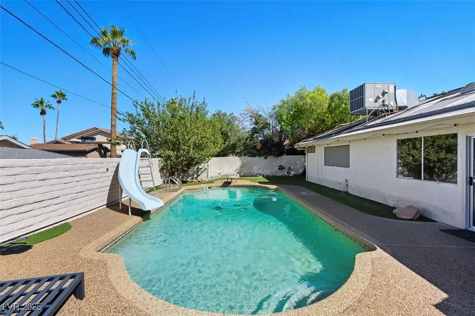 Exterior - 1870 E Viking Rd, Las Vegas, NV 89169 photo 3 of 6