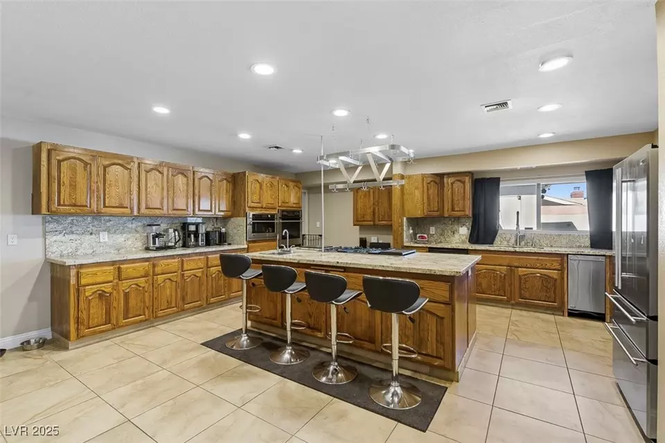 Kitchen - 1870 E Viking Rd, Las Vegas, NV 89169 photo 4 of 6