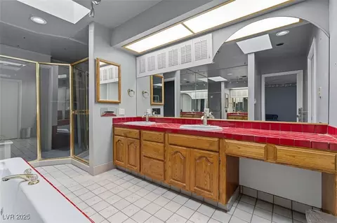 Bath - 1870 E Viking Rd, Las Vegas, NV 89169 photo 1 of 5