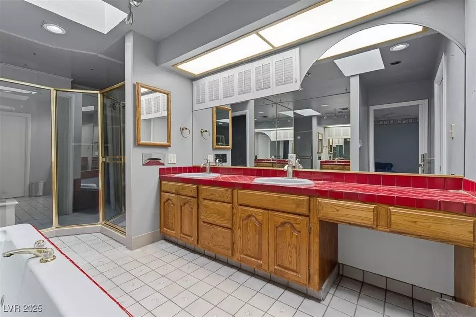 Bath - 1870 E Viking Rd, Las Vegas, NV 89169 photo 1 of 5