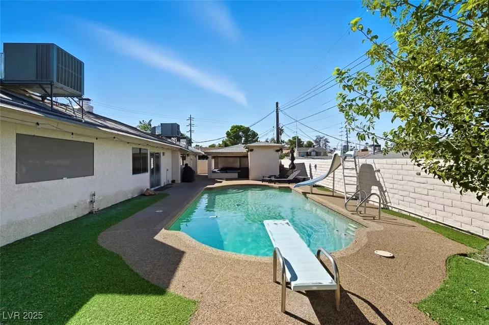 Exterior - 1870 E Viking Rd, Las Vegas, NV 89169 photo 1 of 6