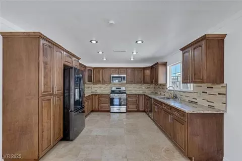7220 Stormson Dr, Las Vegas, NV 89145