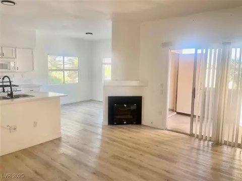 1050 E Cactus Ave #2017, Las Vegas, NV 89183