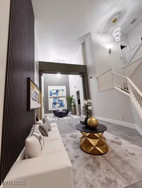 7428 Sunspot Dr, Las Vegas, NV 89128